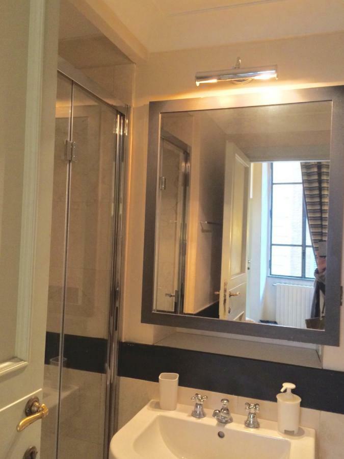 شقة La Casa In Vetrina روما المظهر الخارجي الصورة